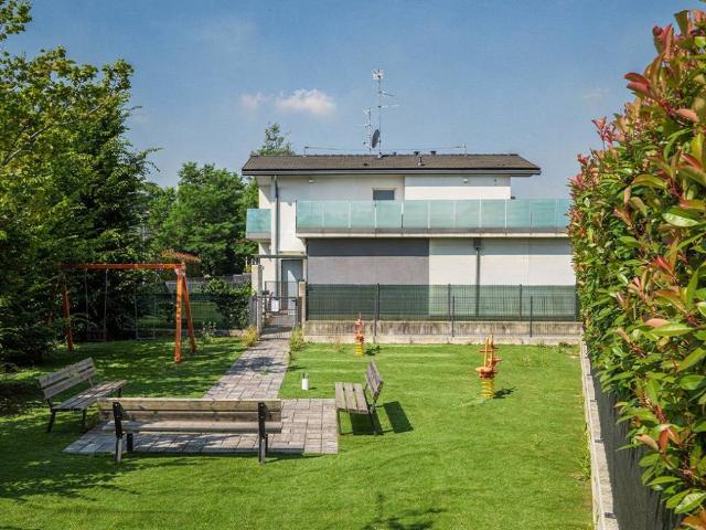 Villa Indipendente in affitto a Cadorago, Lombardia