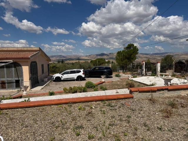 Villa Indipendente in affitto a Caltanissetta, Sicilia
