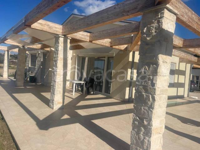 Villa Indipendente in affitto a Camerano, Ancona