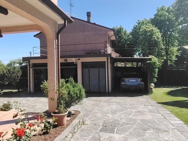 Villa Indipendente in affitto a Camparada, Lombardia