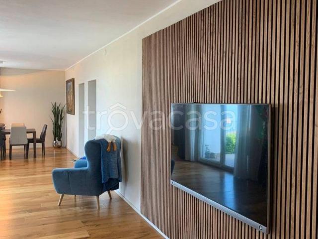 Villa Indipendente in affitto a Lido di Campione, Campione D'italia
