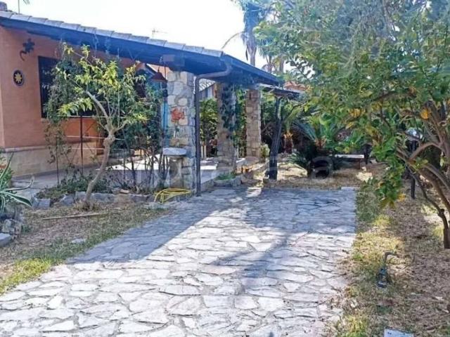 Villa Indipendente in affitto a Unione di Comuni Valdarno e Valdisieve, Pelago
