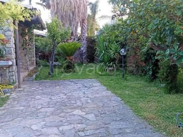 Villa Indipendente in affitto a Unione di Comuni Valdarno e Valdisieve, Pelago