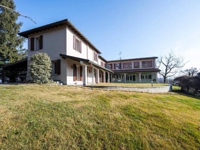 Villa Indipendente in affitto a Comunità Montana del Piambello, Cantello