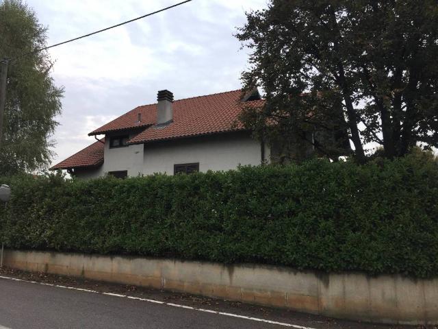 Villa Indipendente in affitto a Carnago, Lombardia