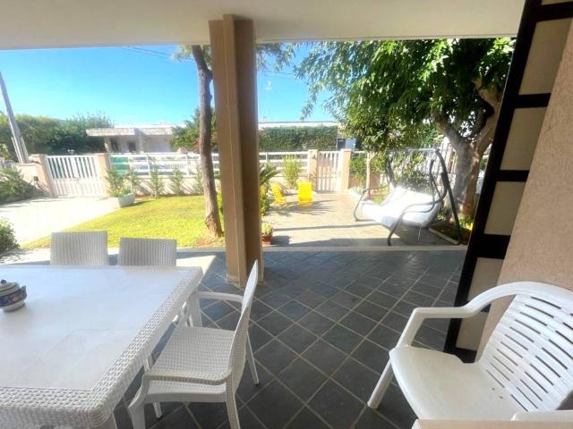 Villa Indipendente in affitto a Torre Santa Sabina, Puglia