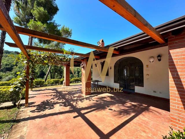 Villa Indipendente in affitto a Caserta, Campania