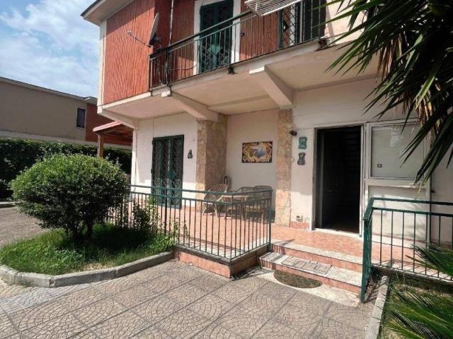 Villa Indipendente in affitto a Baia Verde, Castel Volturno
