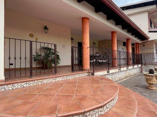 Villa Indipendente in affitto a Borgo Domitio, Castel Volturno