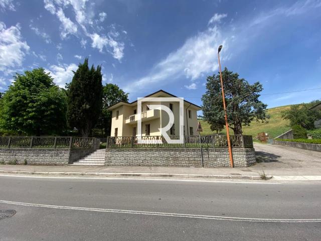 Villa Indipendente in affitto a Unione dei comuni Valle del Savio, Cesenà