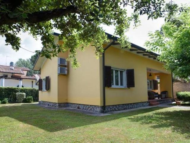 Villa Indipendente in affitto a Montignoso, Toscana