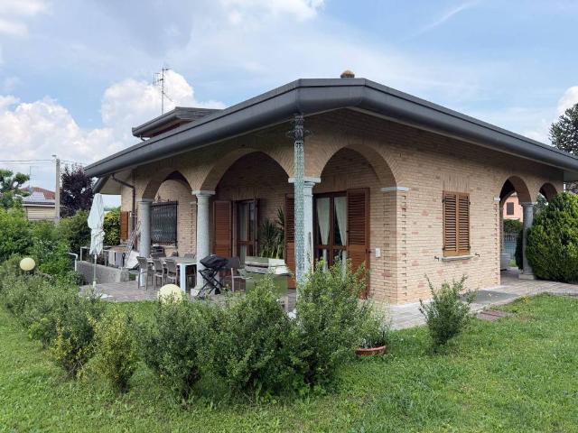 Villa Indipendente in affitto a Cirimido, Lombardia
