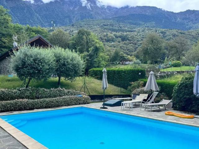 Villa Indipendente in affitto a Villatico, Colico