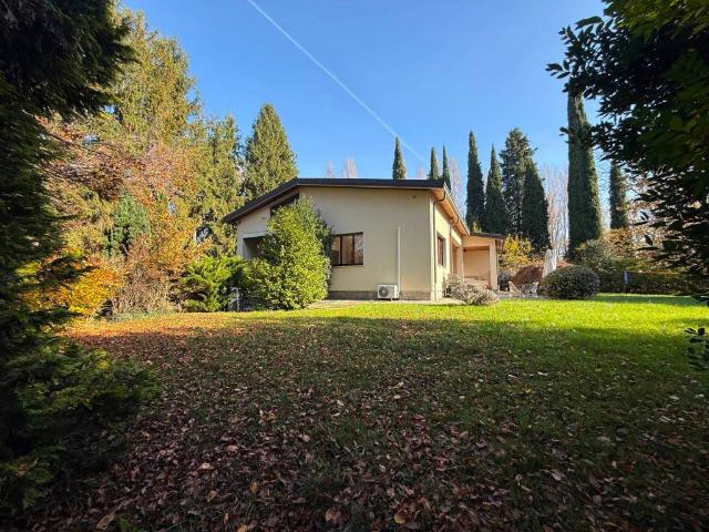 Villa Indipendente in affitto a Lazzago, Como