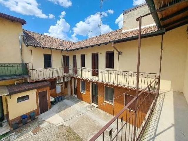 Villa Indipendente in affitto a Confienza, Lombardia