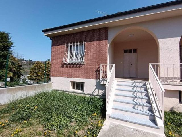Villa Indipendente in affitto a Piemonte, Asti