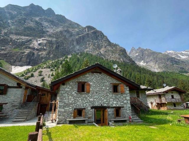 Villa Indipendente in affitto a Courmayeur