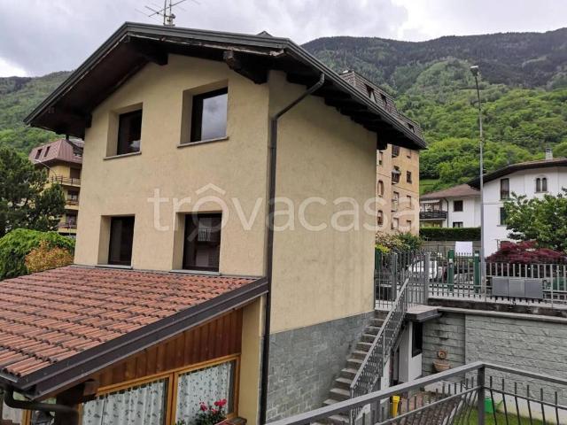 Villa Indipendente in affitto a Comunità montana della valle Camonica, Edolo