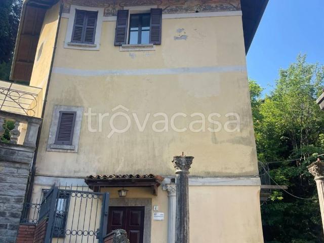 Villa Indipendente in affitto a Faggeto Lario, Lombardia