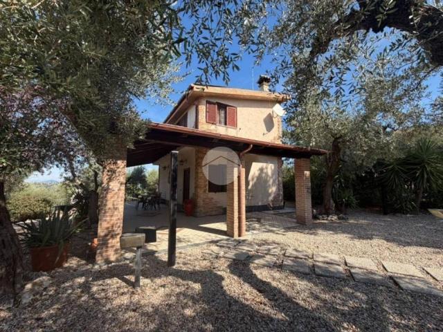 Villa Indipendente in affitto a Fara Sabina, Lazio