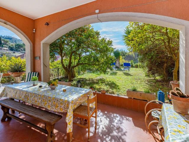 Villa Indipendente in affitto a Finale Ligure, Liguria