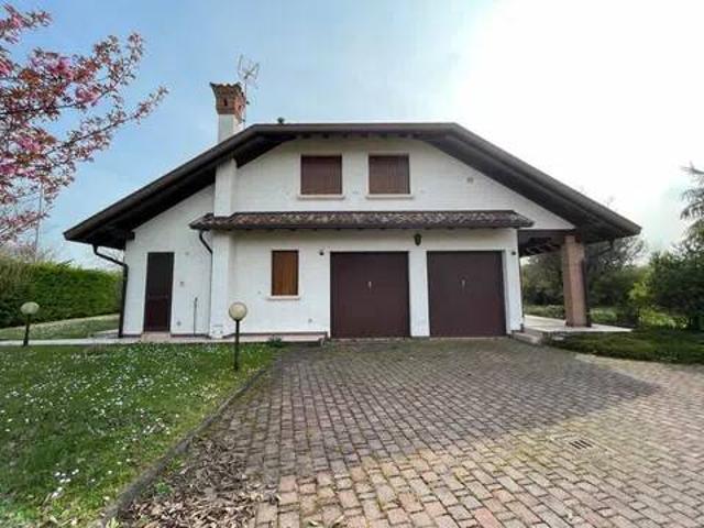 Villa Indipendente in affitto a Fiume Veneto, Friuli-Venezia Giulia