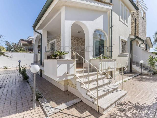 Villa Indipendente in affitto a Fregene, Roma Capitale