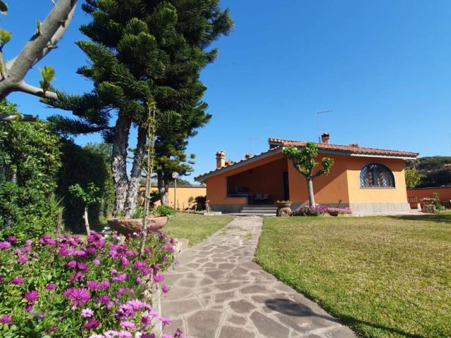 Villa Indipendente in affitto a Fregene, Roma Capitale