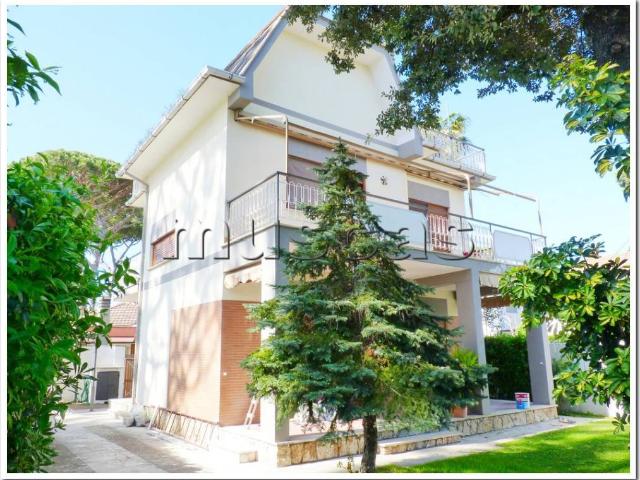 Villa Indipendente in affitto a Fregene, Roma Capitale