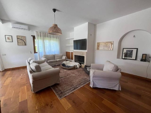 Villa Indipendente in affitto a Fregene, Roma Capitale