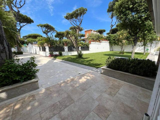 Villa Indipendente in affitto a Fregene, Roma Capitale