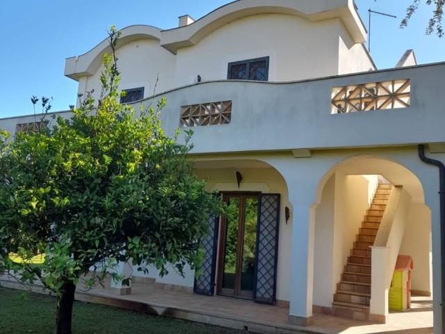 Villa Indipendente in affitto a Fregene, Roma Capitale