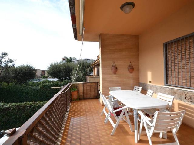 Villa Indipendente in affitto a Fregene, Roma Capitale