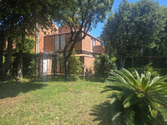 Villa Indipendente in affitto a Fregene, Roma Capitale