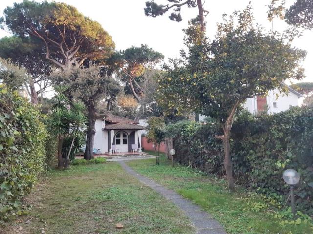 Villa Indipendente in affitto a Fregene, Roma Capitale