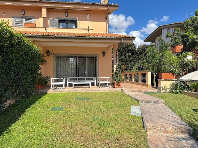 Villa Indipendente in affitto a Fregene, Roma Capitale