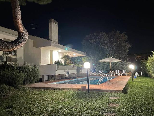 Villa Indipendente in affitto a Fregene, Roma Capitale