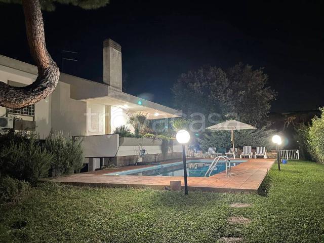 Villa Indipendente in affitto a Fregene, Roma Capitale