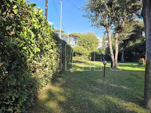 Villa Indipendente in affitto a Fregene, Roma Capitale