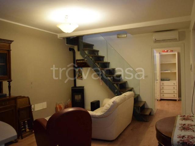 Villa Indipendente in affitto a Borroni, Foligno
