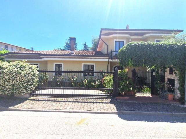 Villa Indipendente in affitto a Forino, Campania