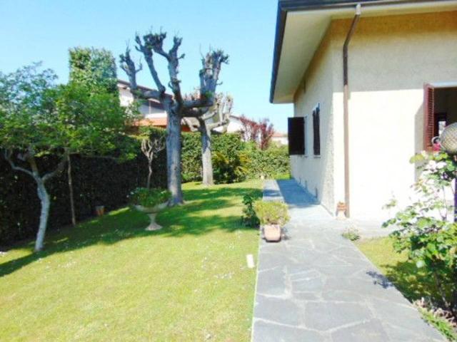 Villa Indipendente in affitto a Roma Imperiale, Forte Dei Marmi