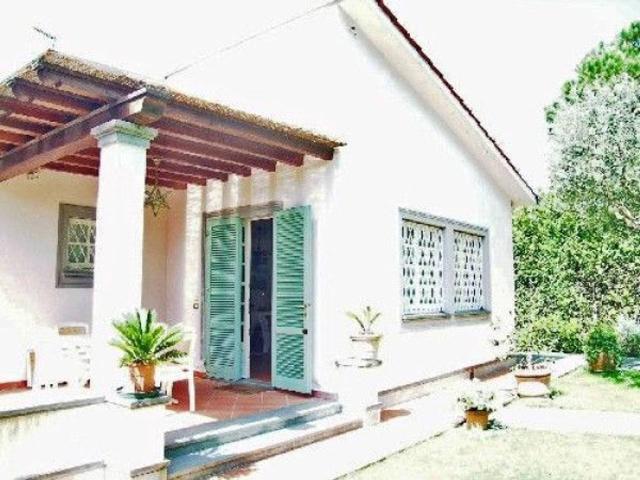 Villa Indipendente in affitto a Vittoria Apuana, Forte Dei Marmi
