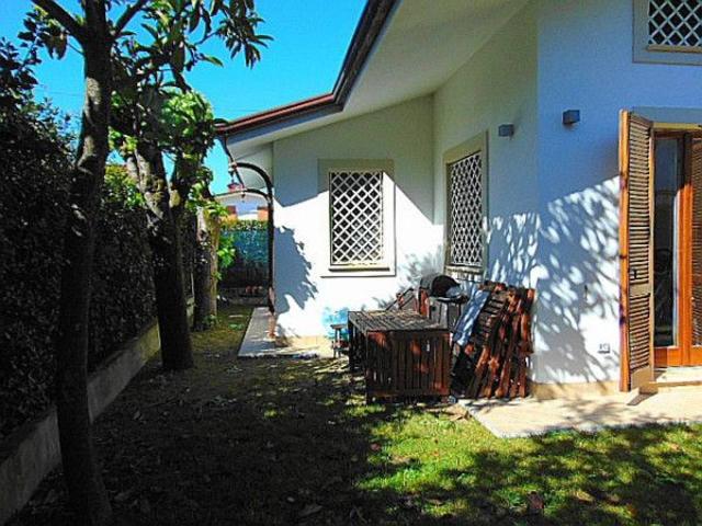 Villa Indipendente in affitto a Vittoria Apuana, Forte Dei Marmi