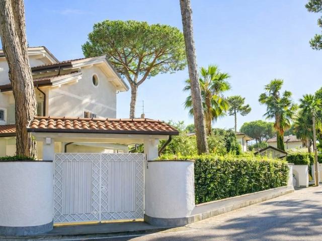 Villa Indipendente in affitto a Montignoso, Toscana