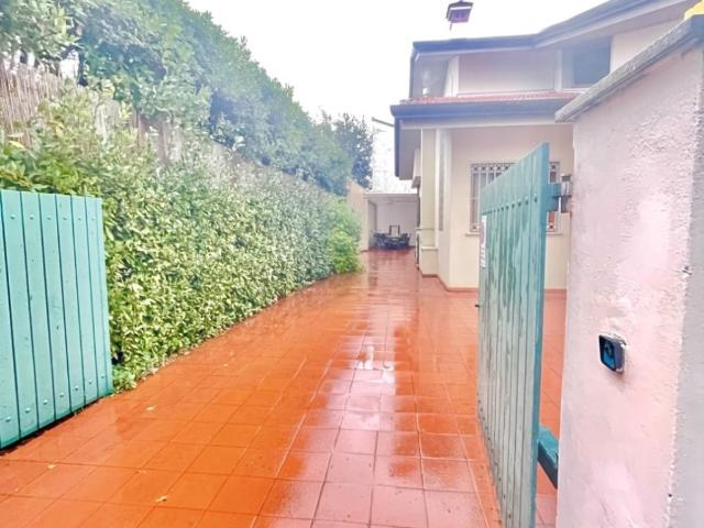 Villa Indipendente in affitto a Roma Imperiale, Forte Dei Marmi