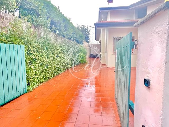 Villa Indipendente in affitto a Roma Imperiale, Forte Dei Marmi