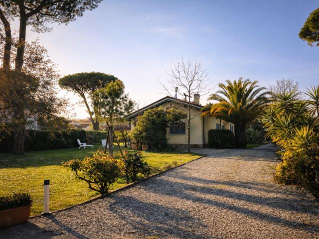 Villa Indipendente in affitto a Roma Imperiale, Forte Dei Marmi