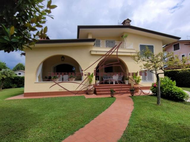 Villa Indipendente in affitto a Caranna, Forte Dei Marmi