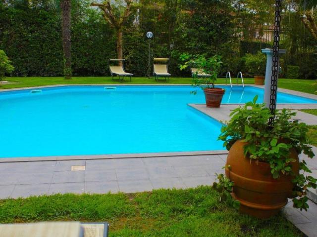Villa Indipendente in affitto a Vittoria Apuana, Forte Dei Marmi